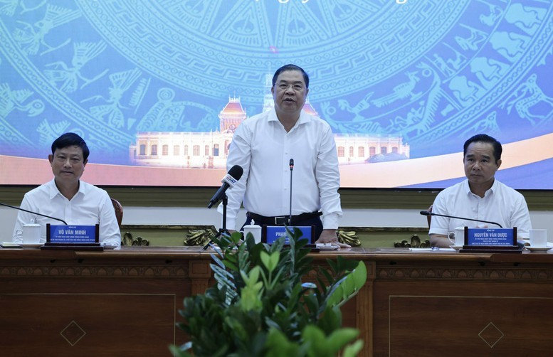 pho-thu-tuong-thuong-truc-pham-gia-tuc-lam-viec-voi-tphcm-ve-thuc-day-tang-truong-va-giai-ngan-dau-tu-cong-1783386391.jpg