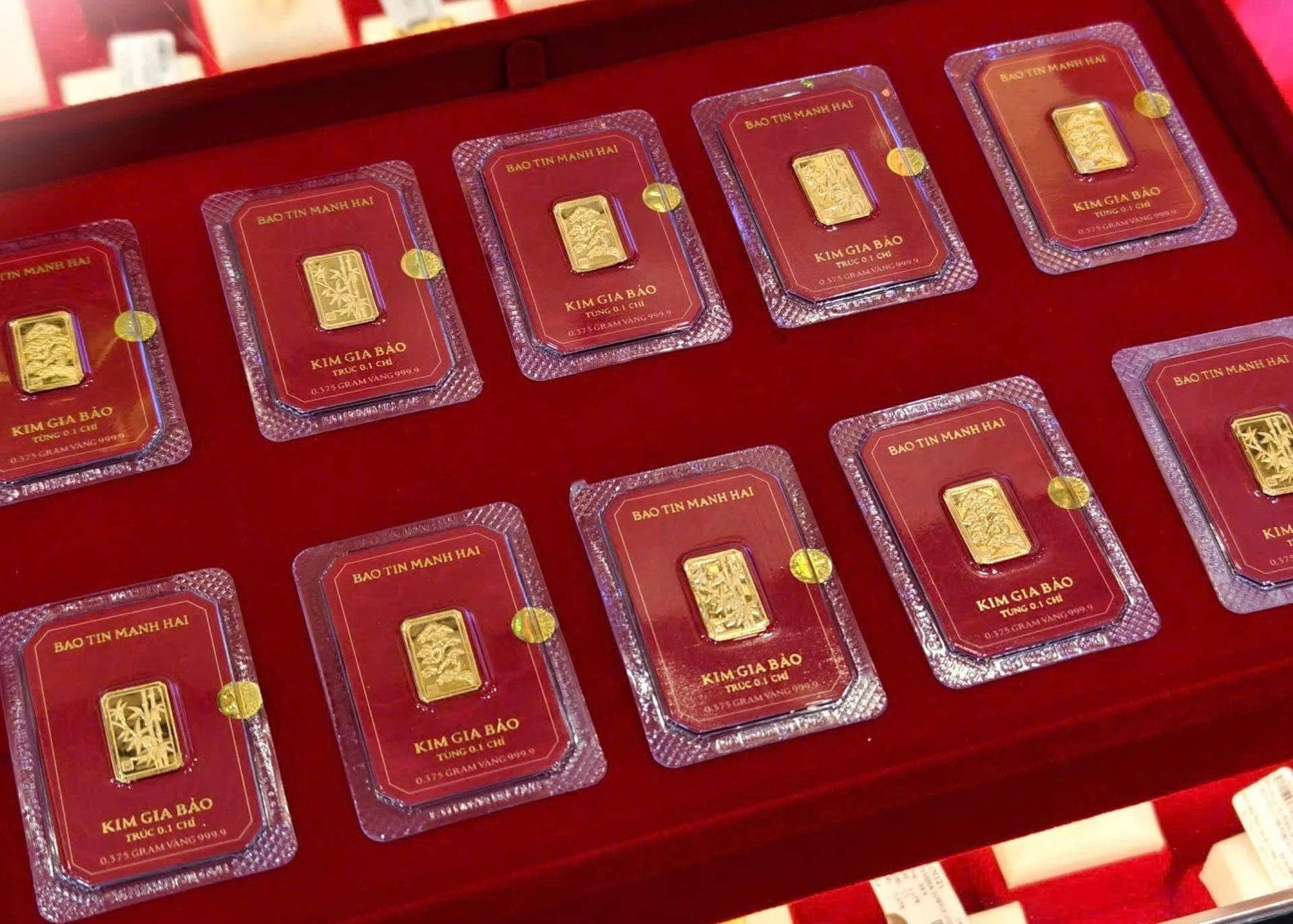 gia-vang-hom-nay-vang-nhan-bien-dong-la-1783646164.jpg