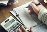 Hãy mua tài sản tạo ra tiền, chứ đừng mua những thứ chỉ khiến bạn “trông giàu có”