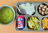 Cần chuẩn hóa bữa ăn học đường vì sức khỏe học sinh