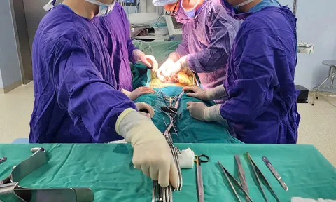 Trung niên 39 tuổi tự bẻ gãy "cậu nhỏ" trong đêm Giáng sinh