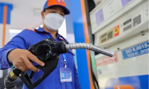 Xăng, dầu tăng giá từ chiều nay