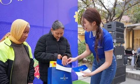 Hoa hậu Lan Anh cùng thẩm mỹ viện Ngọc Dung “Mang xuân về” đến những mảnh đời kém may mắn