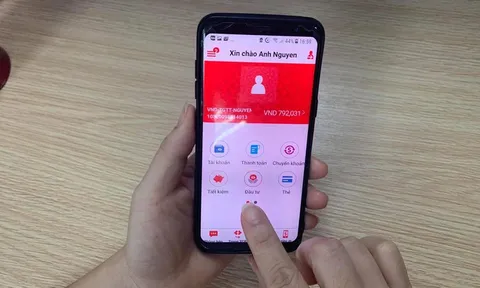 Bức xúc ngày cận Tết: App ngân hàng liên tục lỗi, có tiền không tiêu được