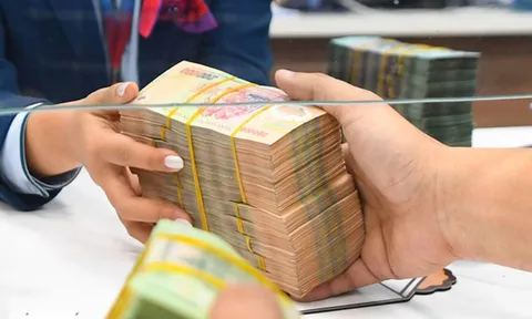 Lãi suất liên ngân hàng tăng vọt, NHNN 'ra tay' hỗ trợ thanh khoản