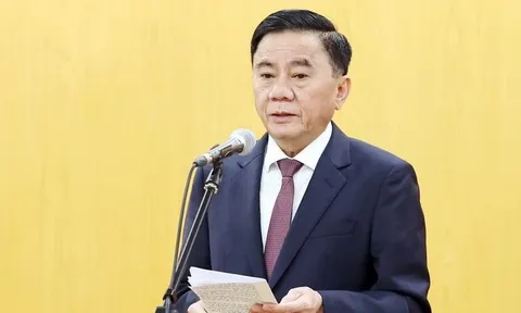 Bộ Chính trị: 'Nghiên cứu bỏ cấp huyện, sáp nhập một số tỉnh'