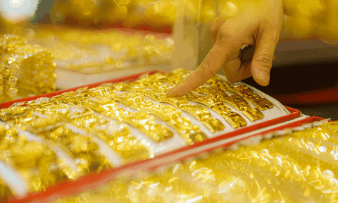 Giá vàng hôm nay 19/2/2025 vùn vụt tăng, SJC và vàng nhẫn lại thấp hơn thế giới