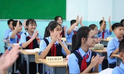 Bộ Chính trị quyết định miễn học phí cho học sinh phổ thông công lập trên cả nước