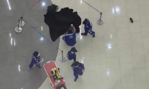 Thiếu niên nghi rơi lầu cao tử vong ở Trung tâm thương mại Vạn Hạnh Mall, quận 10, tử vong