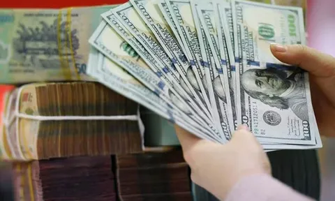 NHNN lần đầu tiên tăng giá bán USD vượt 26.000 đồng: Thị trường phản ứng ra sao?