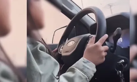 Cục CSGT xác minh clip bé gái được bố cho cầm vô lăng ô tô chạy hơn 60km/h