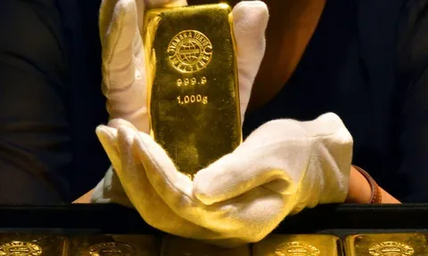 Giá tăng vọt, người dân ồ ạt bán vàng cũ