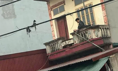 Thanh niên nghi ngáo đá dùng dao khống chế cháu bé ở Bắc Ninh