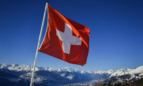 Người giàu tại Mỹ đổ xô mở tài khoản ngân hàng Thụy Sĩ để "thoát Mỹ"