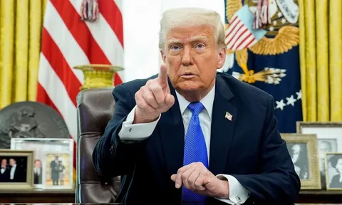 Tổng thống Trump cảnh báo về sự suy thoái kinh tế nếu Fed không hạ lãi suất