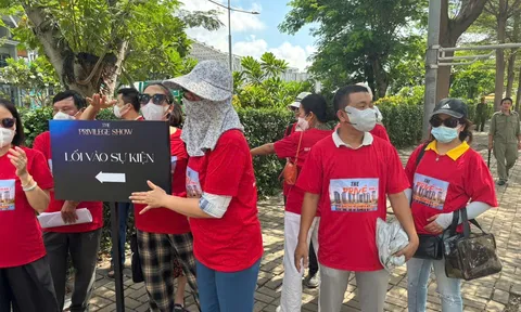 Hàng chục khách hàng phản đối tại lễ ra quân dự án căn hộ The Privé của Đất Xanh