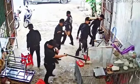 Bắt nhóm người mặc đồ đen, bịt khẩu trang xông vào đập phá quán phở ở Đắk Lắk