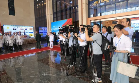 Thầm lặng phụng sự Nhân dân, Tổ quốc bằng ngòi bút