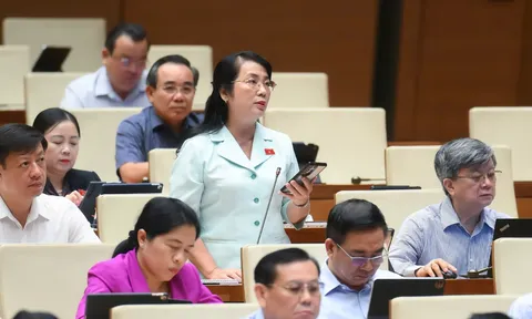 'Dân kêu trời vì có tiền mà không sử dụng được'