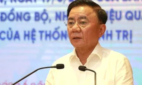 Bộ Chính trị: Nghiêm cấm liên hoan, chúc mừng nhận chức, lên chức sau sáp nhập tỉnh, xã