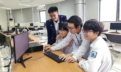 Chuyển đổi số trong giáo dục – Cơ hội và thách thức đối với giáo viên và học sinh