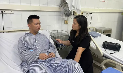 Người sống sót trong vụ lật tàu trên vịnh Hạ Long kể về ba giờ lênh đênh trên biển trước khi được cứu