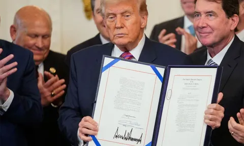 Tổng thống Mỹ Donald Trump ban hành đạo luật tiền số