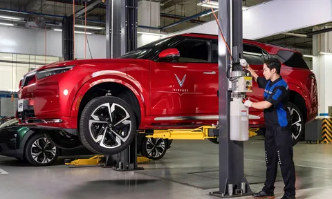 VinFast hỗ trợ khách hàng sửa chữa xe hư hỏng do mưa lũ tại miền Bắc và miền Trung