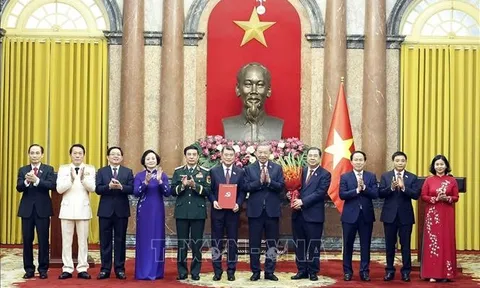 Tổng Bí thư, Chủ tịch nước chủ trì hội nghị công bố các quyết định đối với Chính phủ