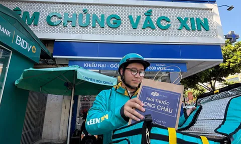 Green SM và Long Châu triển khai giao hàng bằng xe máy điện tại hơn 1.500 nhà thuốc