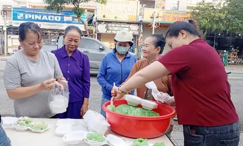 Những hộp xôi nghĩa tình giữa ngã ba Mađaguôi