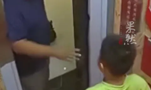 Mắc kẹt trong thang máy, cậu bé 8 tuổi bình tĩnh đọc thơ chờ được cứu