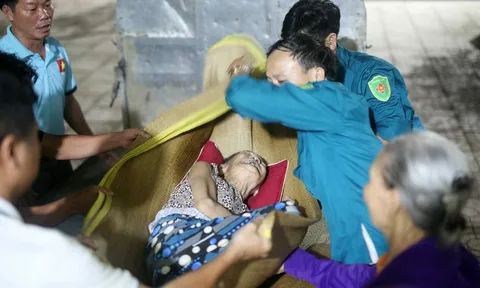 Trĩu lòng nơi sơ tán: Đêm không ngủ của người dân vùng tâm bão số 5