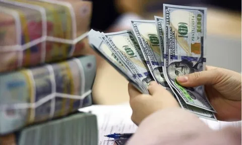 Thủ tướng yêu cầu báo cáo tình hình, giải pháp quản lý thị trường tiền tệ, vàng và chứng khoán