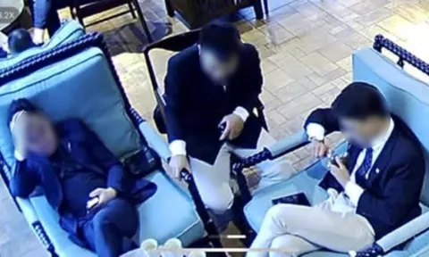 Bị nhắc không hút thuốc lá, nam khách hàng hành hung nhân viên thu ngân quán cà phê