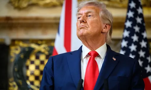 Ông Trump dựng “tường lửa” bảo vệ lao động Mỹ, tung “thẻ vàng” cho giới siêu giàu