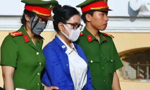Cựu Tổng giám đốc SJC Lê Thúy Hằng ra tòa