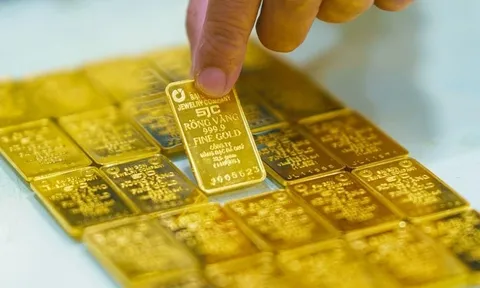 Giá vàng miếng 'bốc đầu', áp sát mốc 144 triệu/lượng