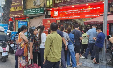 Giá vàng ngày 17/10 trên thị trường chợ đen “vọt lên” 180 triệu đồng/lượng, chuyên gia dự báo gì trong thời gian tới?