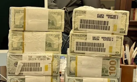 Ukraine điều tra tham nhũng quy mô lớn, đột kích nhà "người quen" của ông Zelensky