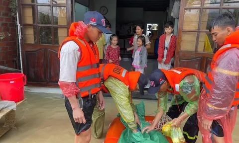 “Mệnh lệnh thép” giữa dòng nước dữ: Lính cứu nạn PC07 Gia Lai trắng đêm giành giật sự sống cho dân
