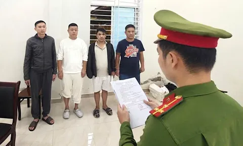 Khởi tố 4 đối tượng khống chế, bắt giữ trái phép con bạc