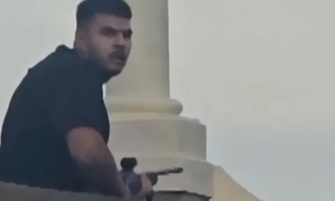 Hai nghi phạm xả súng ở Australia là cha con, 15 người chết