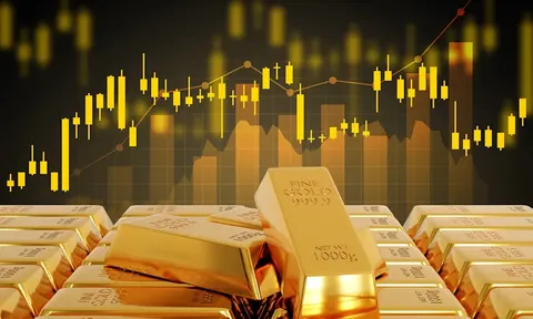 Vàng tiếp tục phá đỉnh, chuyên gia khuyên: ‘Chốt lời’
