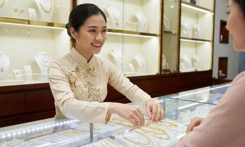 Nóng: Vàng lập đỉnh lịch sử mới, vượt mốc 5.000 USD