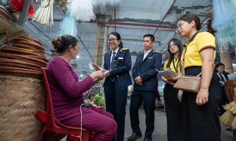 Từ 2026, hộ kinh doanh phải báo cơ quan thuế các tài khoản nhận tiền