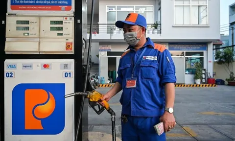 Giá xăng giảm mạnh sau 4 phiên tăng liên tiếp, RON95 hạ gần 4.000 đồng/lít