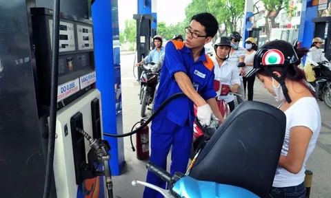 Giá xăng RON95 tăng trở lại, E5 giảm sau khi xả mạnh quỹ bình ổn