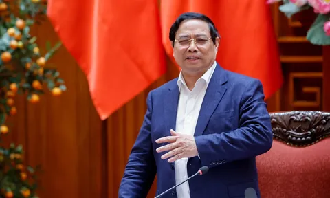 Thủ tướng: 'Khuyến khích người dân sử dụng xe điện, tiết kiệm xăng dầu'