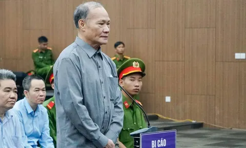 Cựu Thứ trưởng Hoàng Văn Thắng nhận quà 'cảm ơn' 200.000 USD từ doanh nghiệp